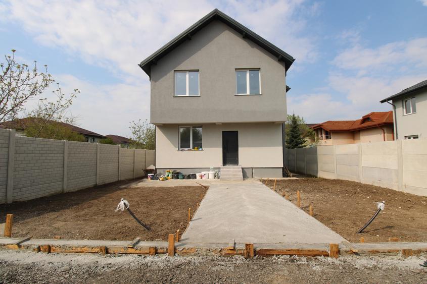 Casă individuală cu 4 camere cu Teren 394 Mp în Domnești