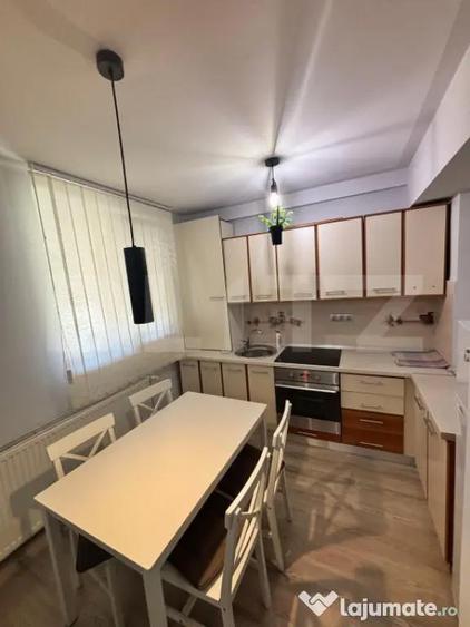 Apartament cu 3 camere decomandat în Central