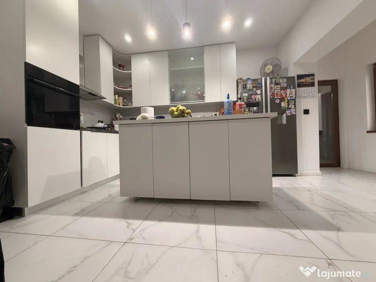 Casă cu 7 camere cu Teren 411 Mp în Dâmbovița
