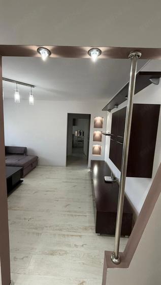 Apartament cu 3 camere semidecomandat, mobilat în Libertății