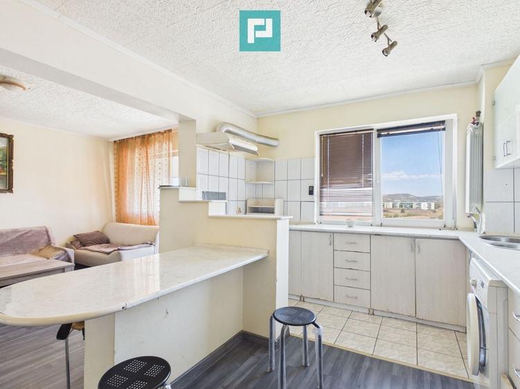 Apartament cu 3 camere decomandat în Nufărul