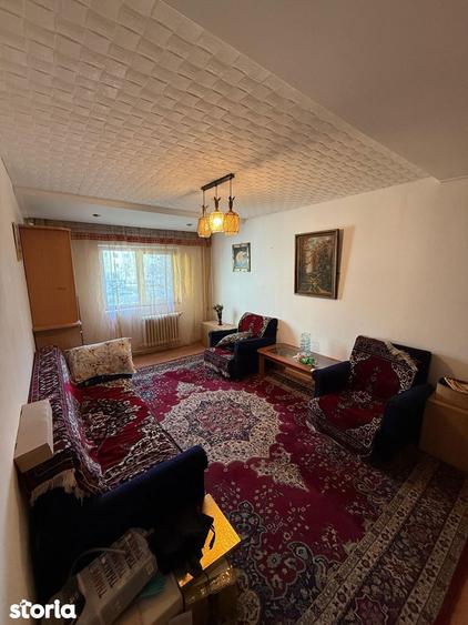 Apartament cu 3 camere decomandat în Canta