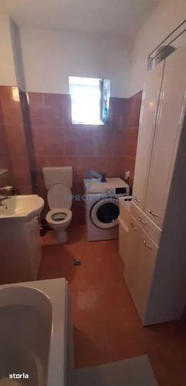 Apartament cu 3 camere decomandat în Valea Oltului