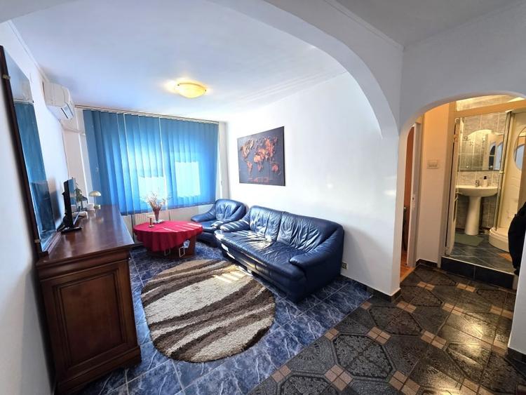 Apartament cu 4 camere semidecomandat în Brâncoveanu