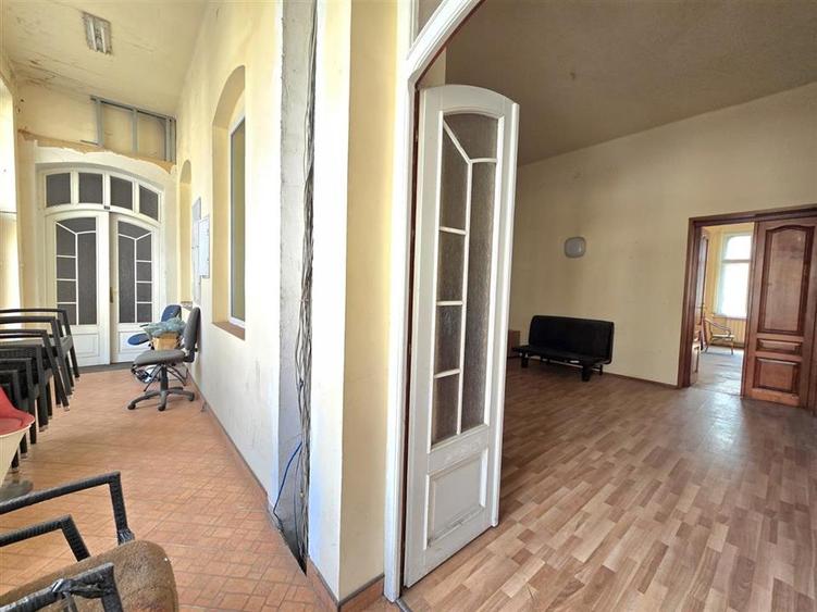 Spațiu comercial, de 1,066 mp, în Ultracentral