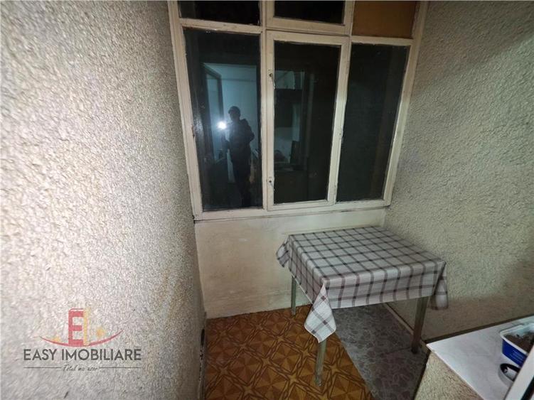 Apartament cu 3 camere decomandat în Cornișa