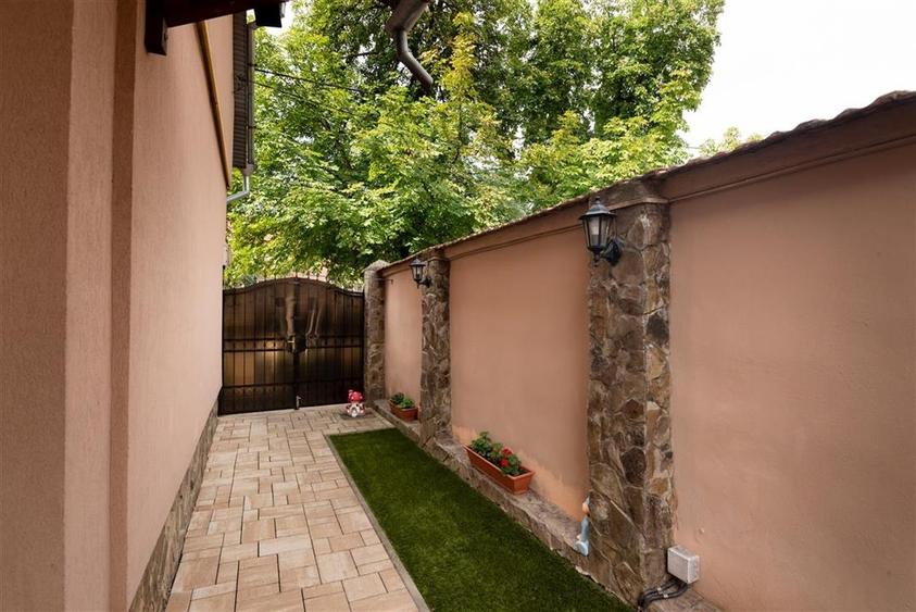 Casă individuală cu 4 camere cu Teren 241 Mp în Cantemir