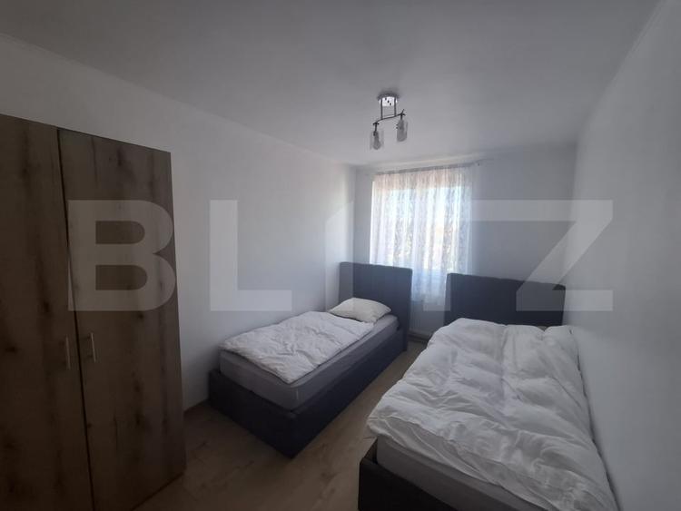 Apartament cu 3 camere semidecomandat, mobilat în Cloșca