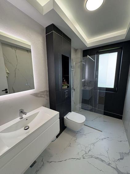 Apartament cu 4 camere decomandat, mobilat în Central