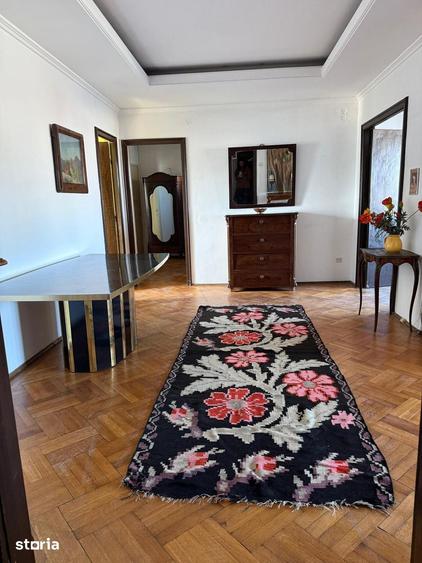 Apartament cu 3 camere în Centrul Istoric