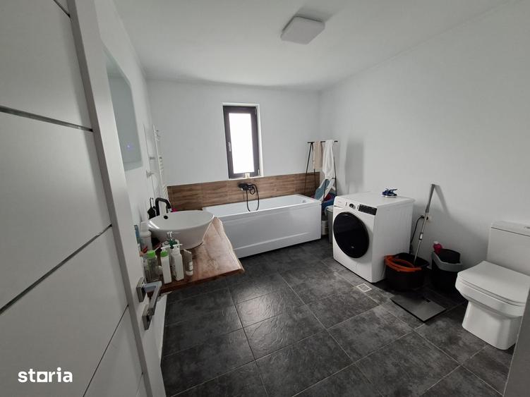 Casă cu 3 camere cu Teren 1600 Mp în Prisăcani