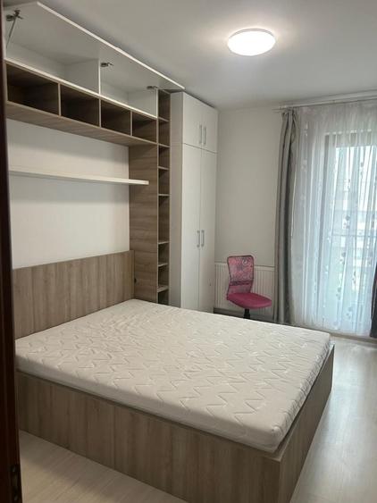 Apartament cu 4 camere decomandat în Sisești