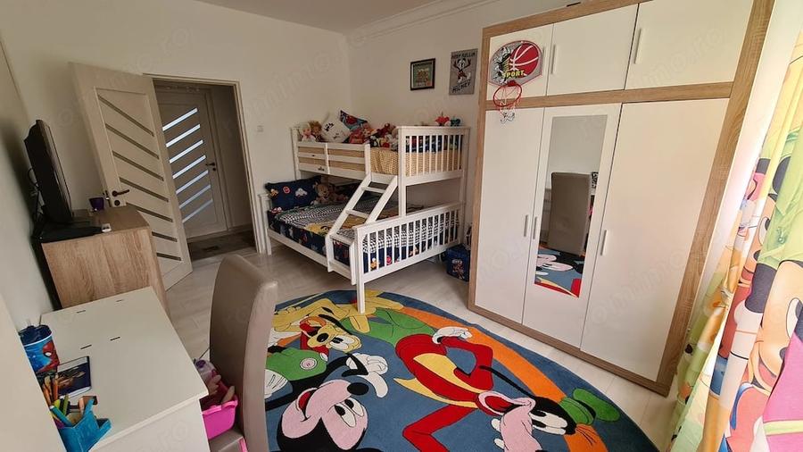 Apartament cu 3 camere semidecomandat în Central
