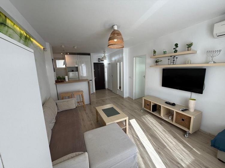 Apartament cu 2 camere semidecomandat în P-ța Universității