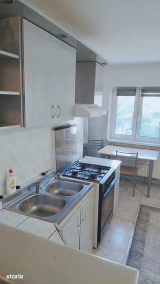 Inchiriez ap. cu 3 camere, 2 balcoane, Zona C.R.Vivo - 2