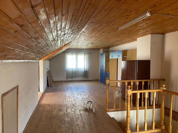 Casă individuală cu 7 camere cu Canalizare în Grigorescu