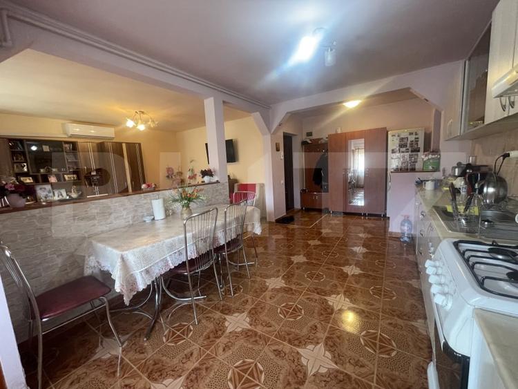 Apartament cu 4 camere decomandat, mobilat în Sud