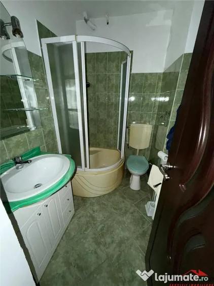 Apartament cu 3 camere decomandat în Sud
