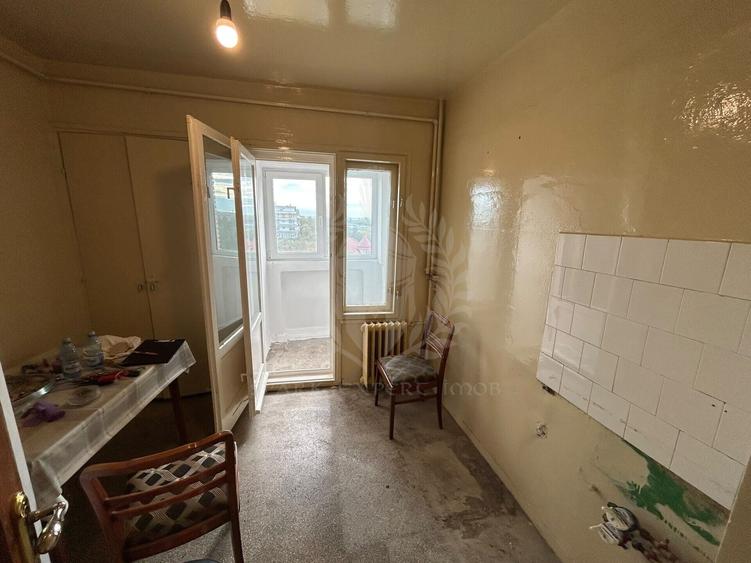 Apartament cu 4 camere decomandat în Sud