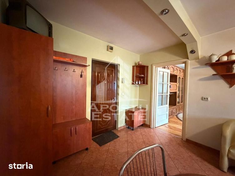 Apartament cu 2 camere decomandat, mobilat în Fratelia