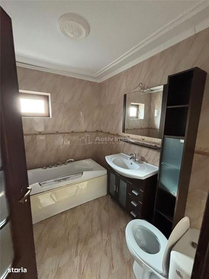 Casă cu 4 camere în Vânători