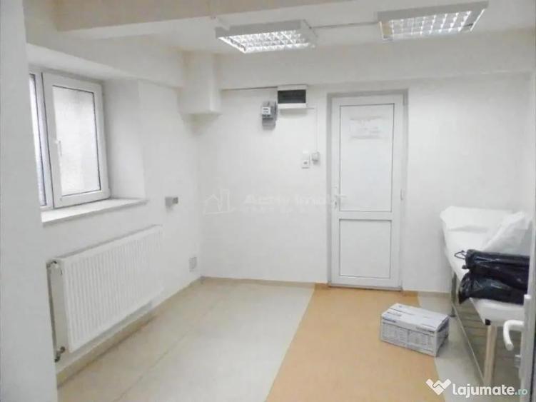 Casă cu 9 camere cu Teren 107 Mp în Moșilor