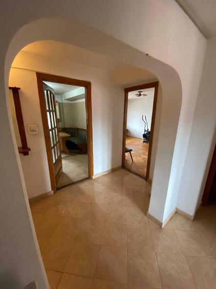 Apartament cu 4 camere decomandat în Central