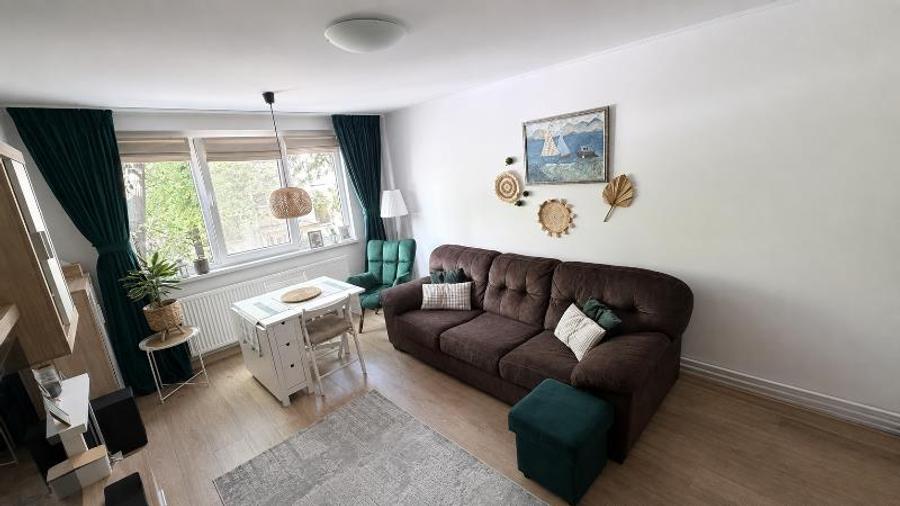 Apartament cu 4 camere decomandat în Drumul Taberei