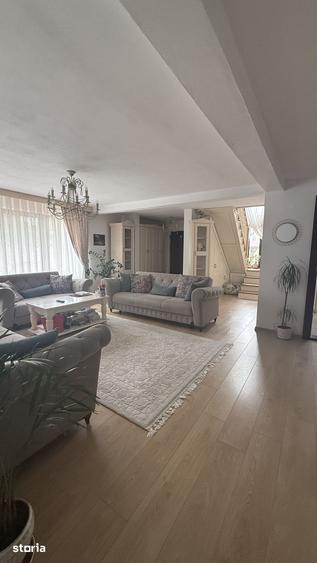 Casă cu 5 camere cu Teren 433 Mp în Central