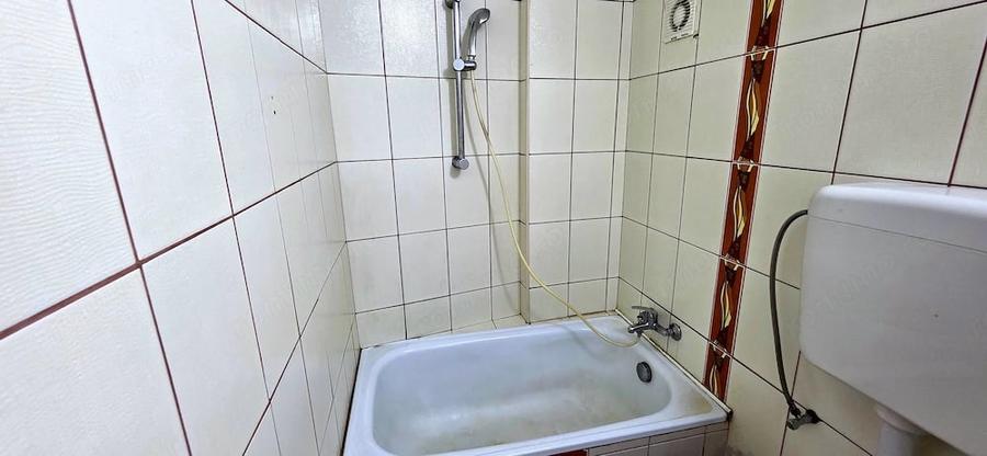 Garsonieră decomandată în Universitate