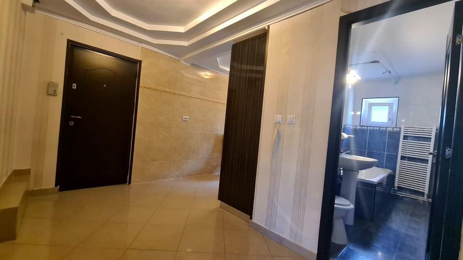 Apartament cu 3 camere decomandat în Răcădău