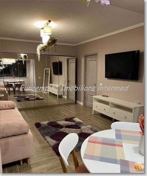 Apartament cu 2 camere decomandat în Casa de Cultură