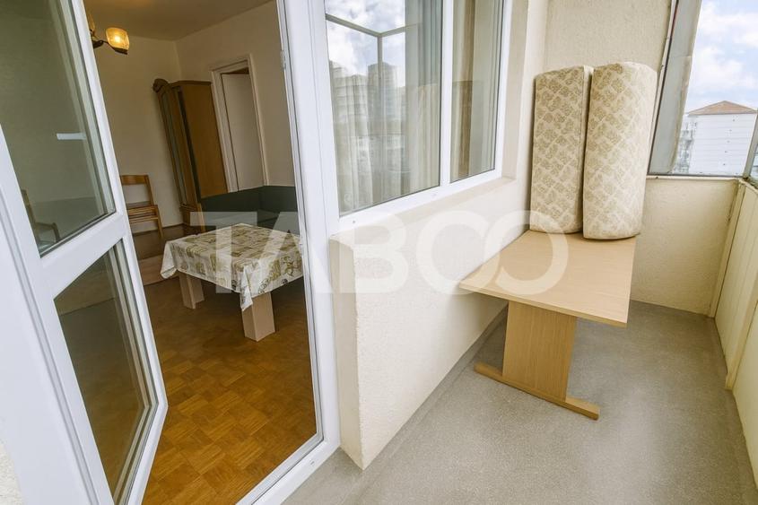 Apartament cu 3 camere semidecomandat, mobilat în Central