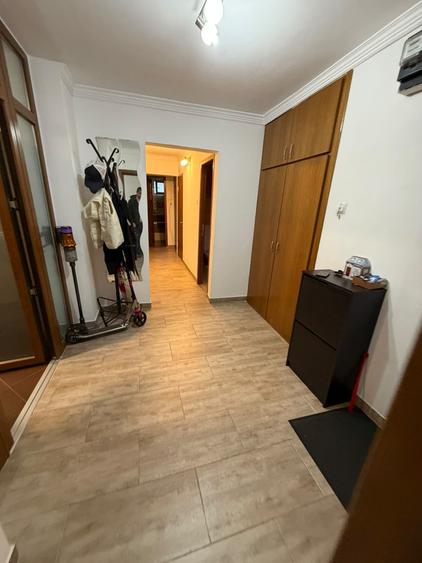 Apartament cu 3 camere decomandat în Dristor