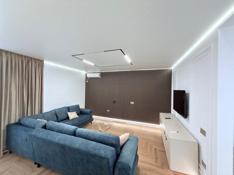 Apartament cu 4 camere decomandat în Central