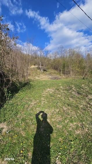 Teren de 1800 mp, în Brebu