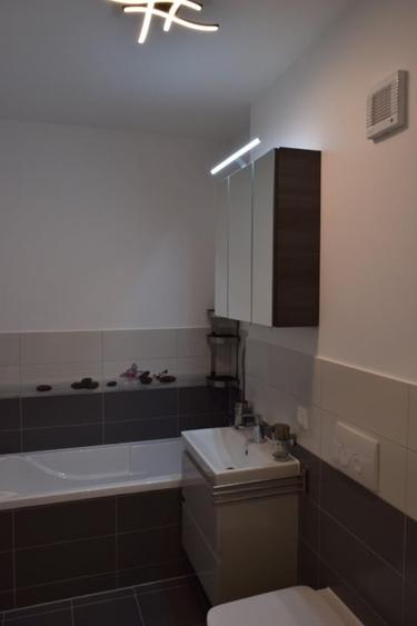 Apartament cu 2 camere decomandat, mobilat în Tractorul