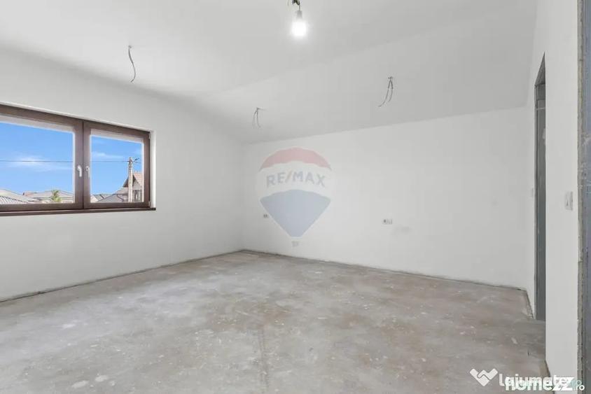 Casă cu 7 camere cu Teren 437 Mp în Livada
