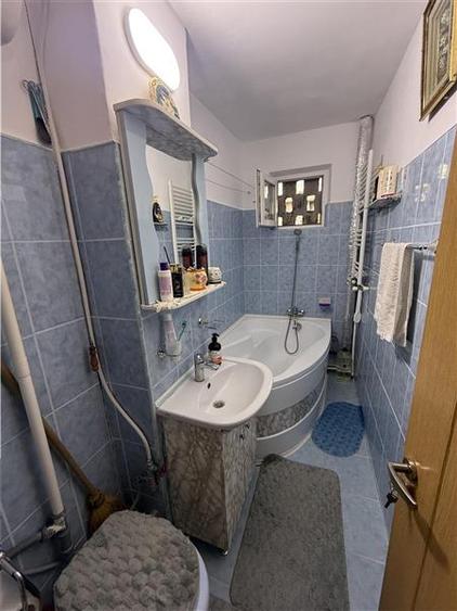 Apartament cu 2 camere semidecomandat în Km 4-5