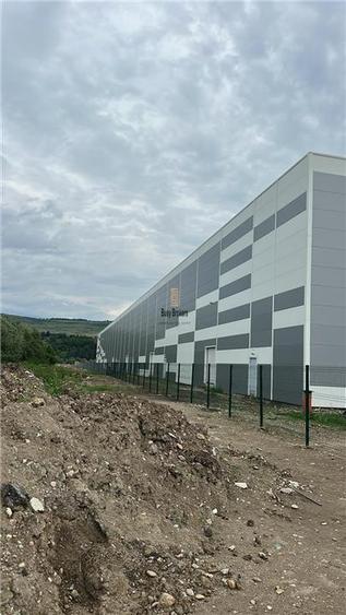 Spațiu industrial, de 1,300 mp, în Luna de Sus