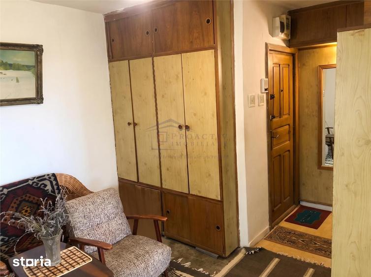 Apartament cu 3 camere semidecomandat în Central