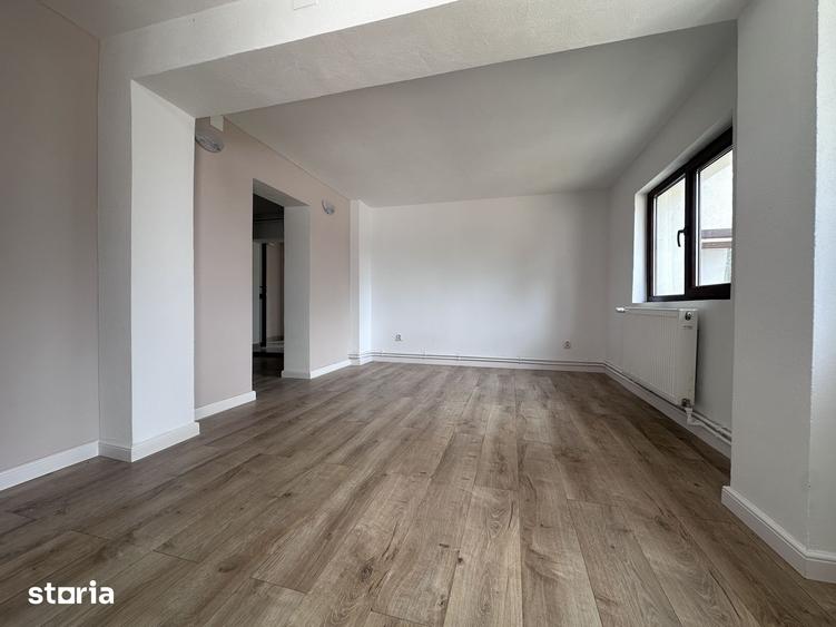Casă cu 6 camere cu Teren 1532 Mp în Gura Vadului