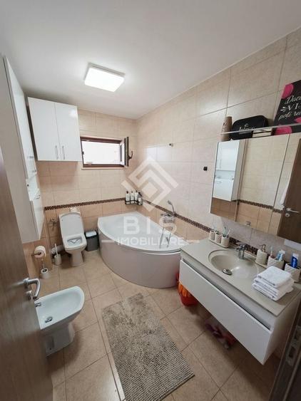 Apartament cu 3 camere decomandat în Sud