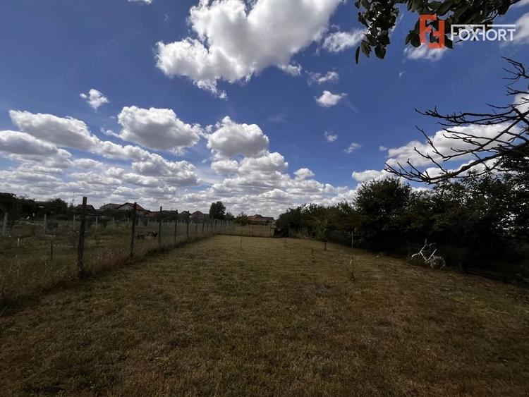 Casă cu 3 camere cu Teren 1094 Mp în Izvin