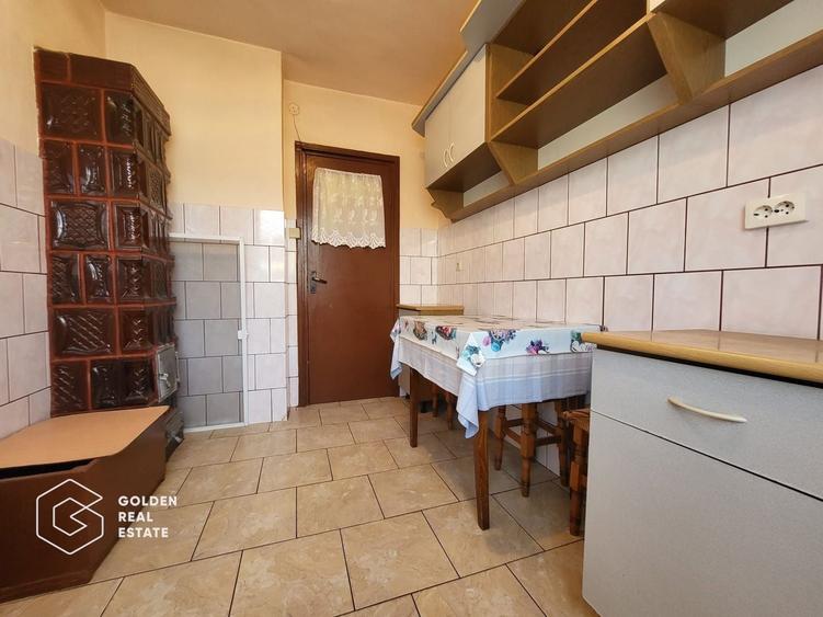 Apartament cu 3 camere semidecomandat în Central
