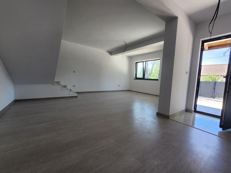 Casă individuală cu 3 camere cu Canalizare în Lunca Cetățuii