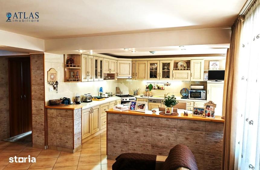Casă cu 4 camere cu Teren 2964 Mp în Stupini