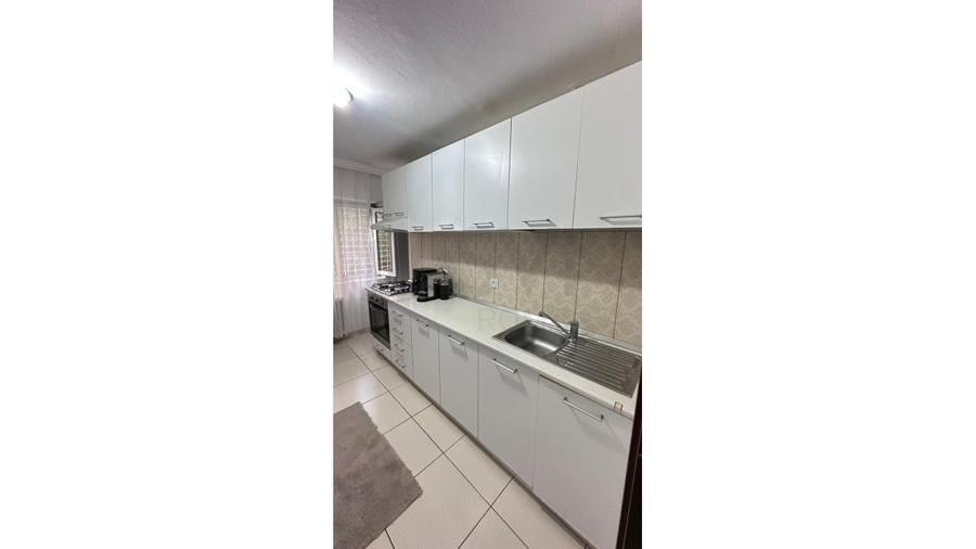 Apartament cu 4 camere decomandat în Băneasa