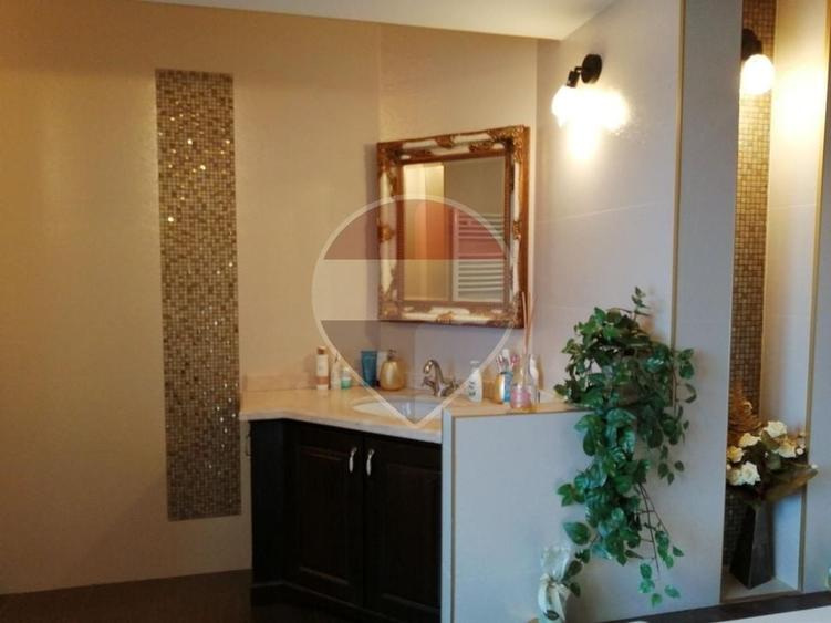 Casă individuală cu 9 camere cu Teren 1365 Mp în Valea Doftanei