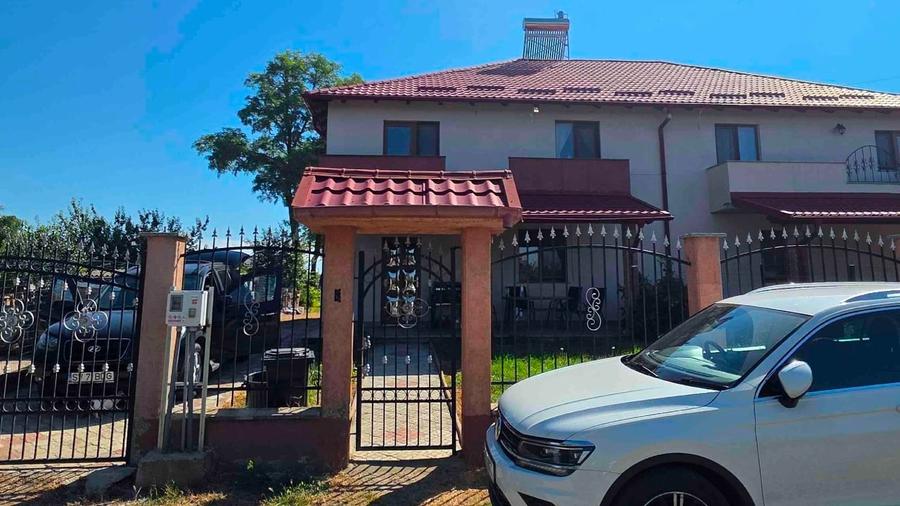 Duplex cu 4 camere cu Garaj în Podul de Fier